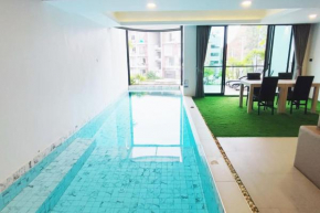 Indoor Pool 2 Bed Walk to Beach